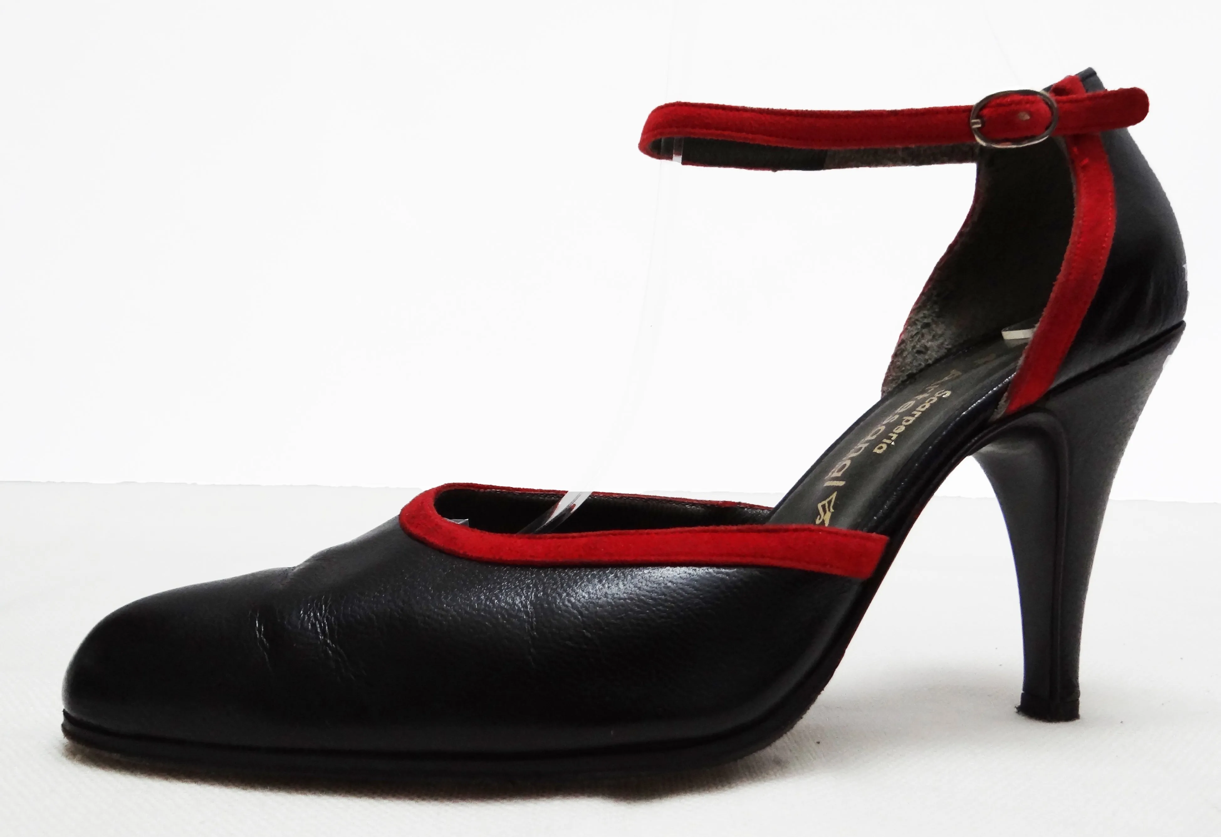 Artesanal Tango Ankle Strap Pumps with Red Trim, UK6